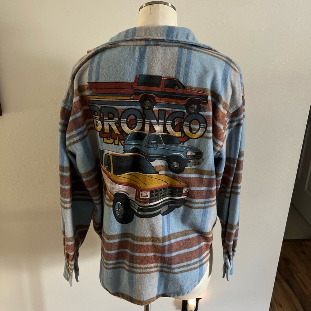 M - FORD - Plaid Shirt/Jacket with Bronco Graphic - Picture 2 of 12
